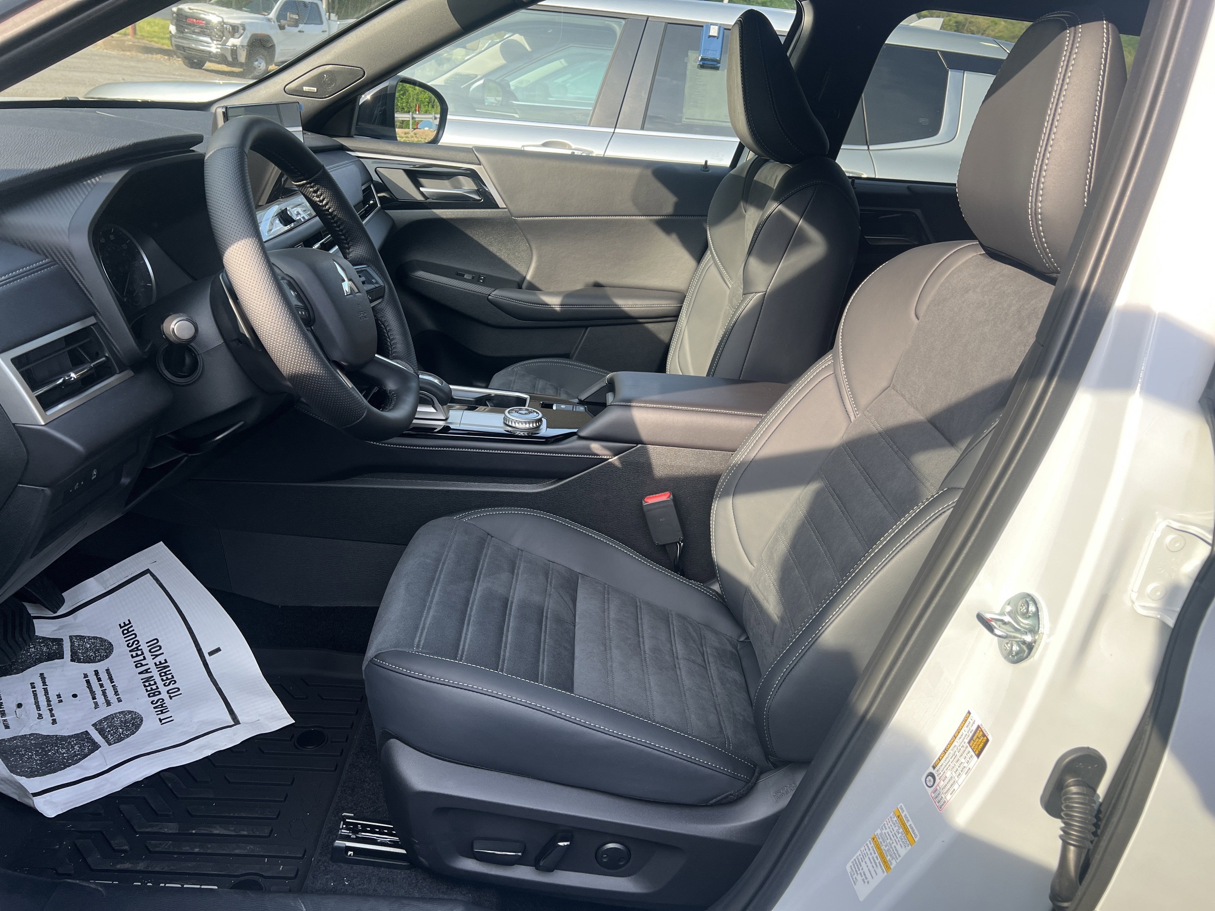 2026 Mitsubishi Outlander LE