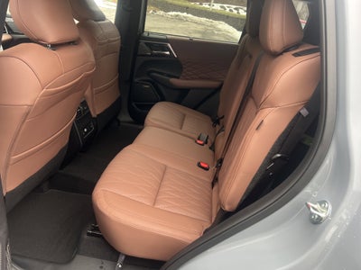 2026 Mitsubishi Outlander SE