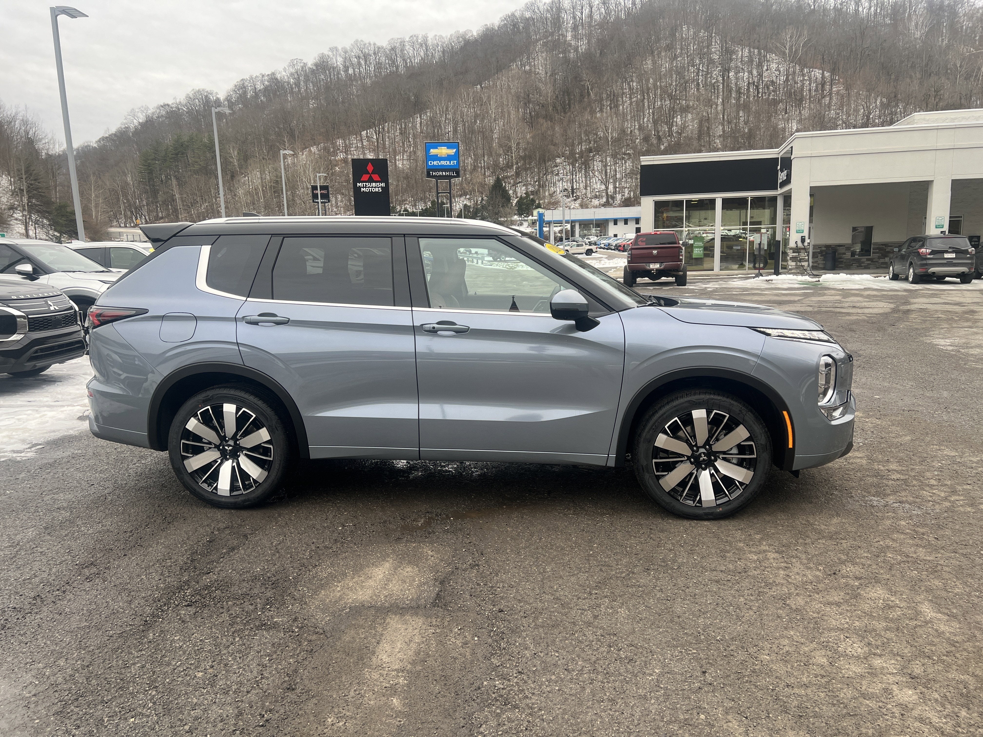 2026 Mitsubishi Outlander SE