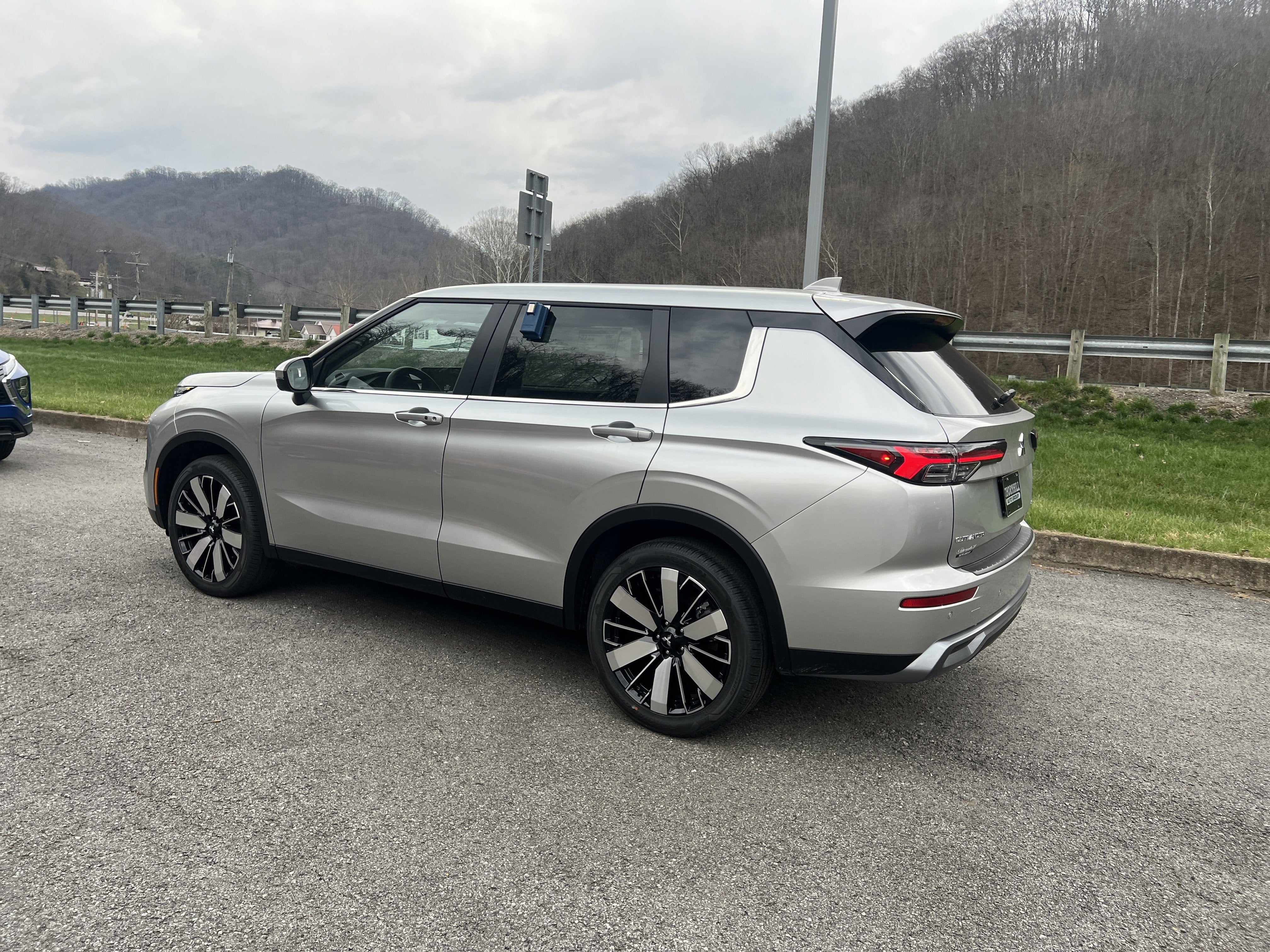 2026 Mitsubishi Outlander SE