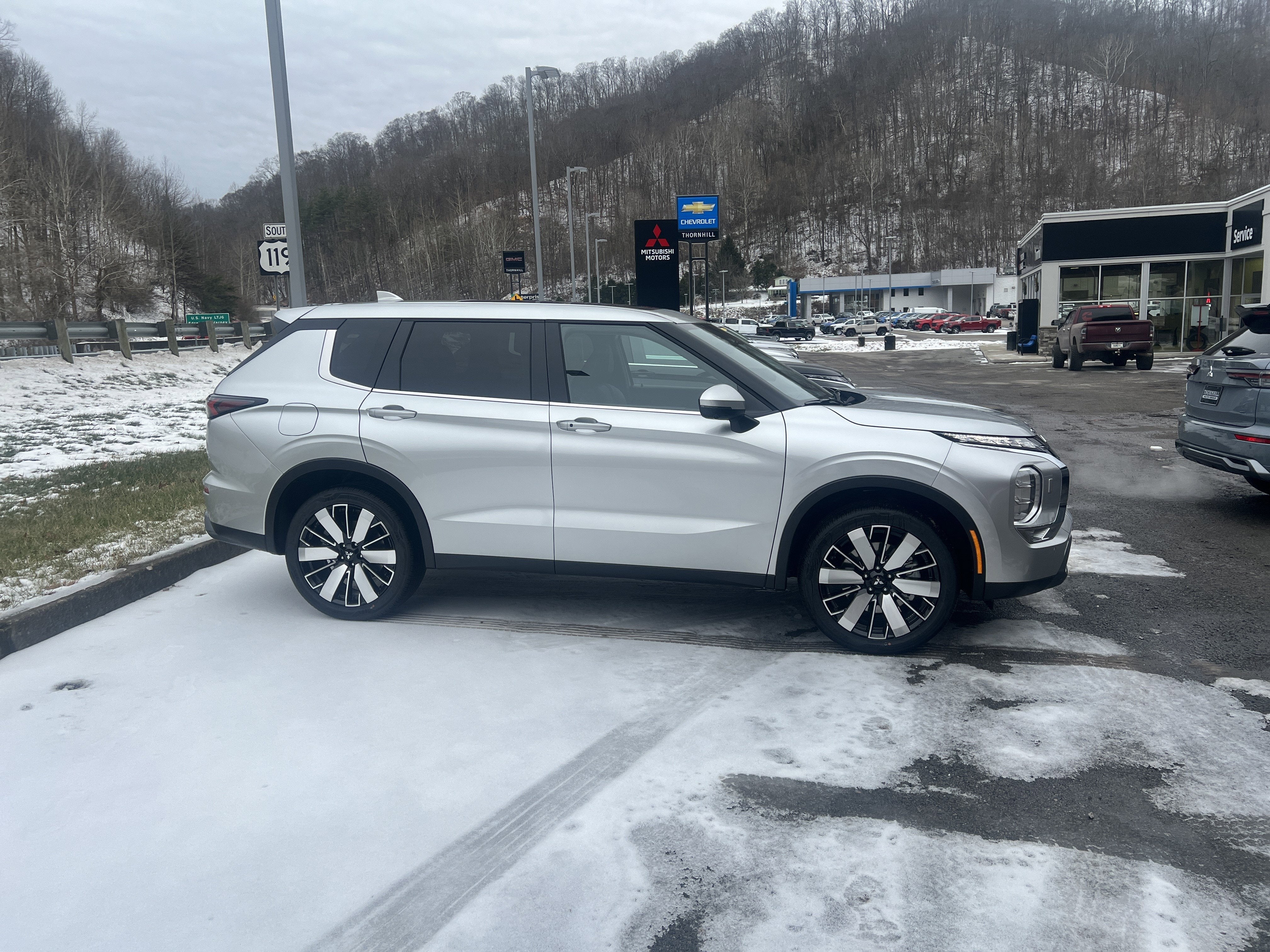 2026 Mitsubishi Outlander SE