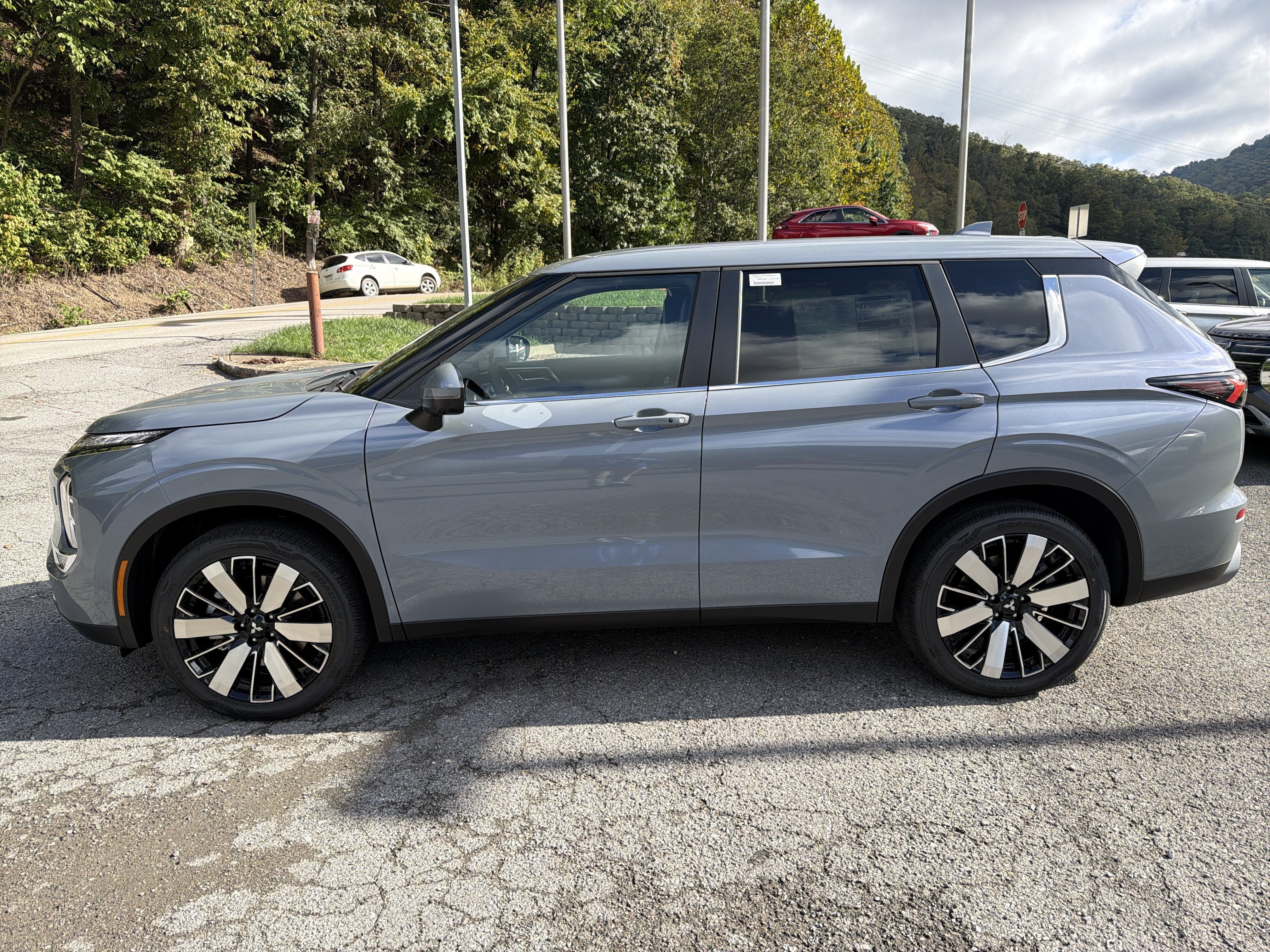 2026 Mitsubishi Outlander SE