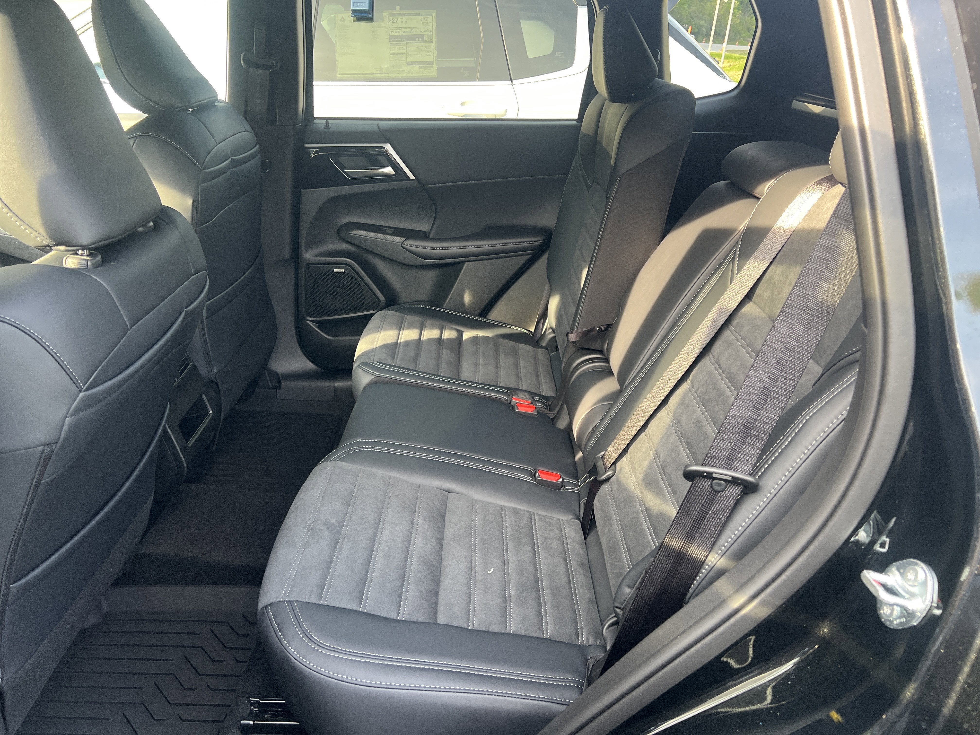 2026 Mitsubishi Outlander LE
